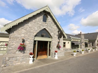 Auburn Lodge Hotel Exterior