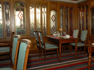 Dining at Auburn Lodge Hotel